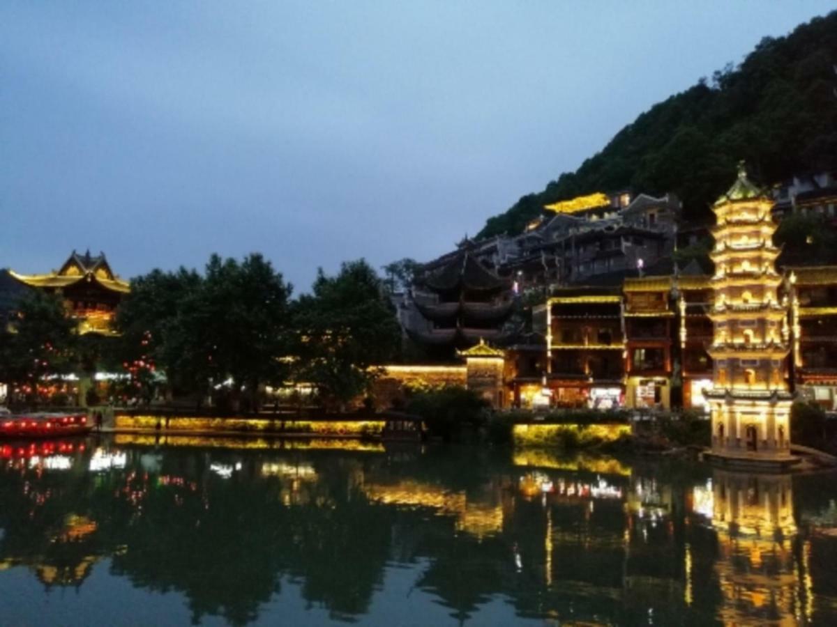 沱江缘民宿 Fenghuang Exterior photo