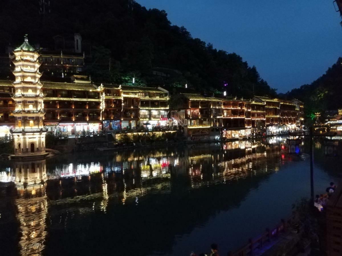 沱江缘民宿 Fenghuang Exterior photo